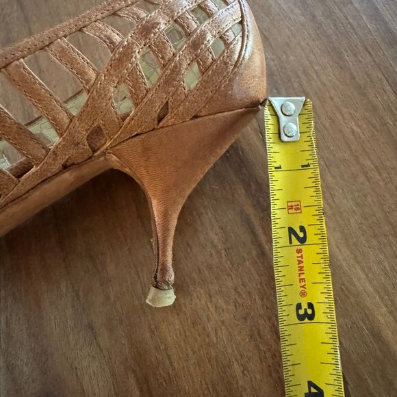 Tan Prada pumps sz 37.5 - Picture 8 of 8